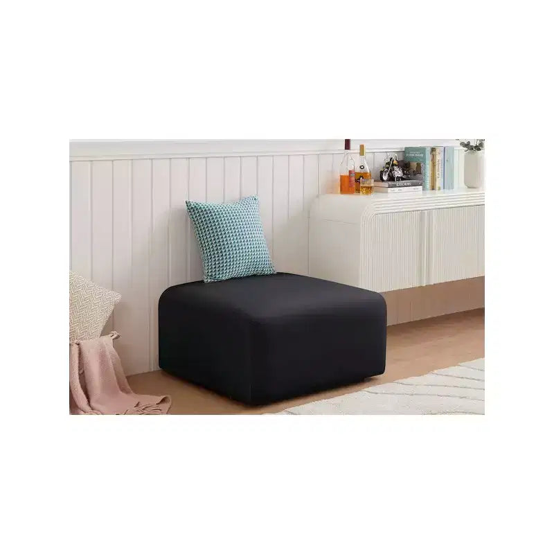 Meridian Furniture, Pouf in velluto Arc