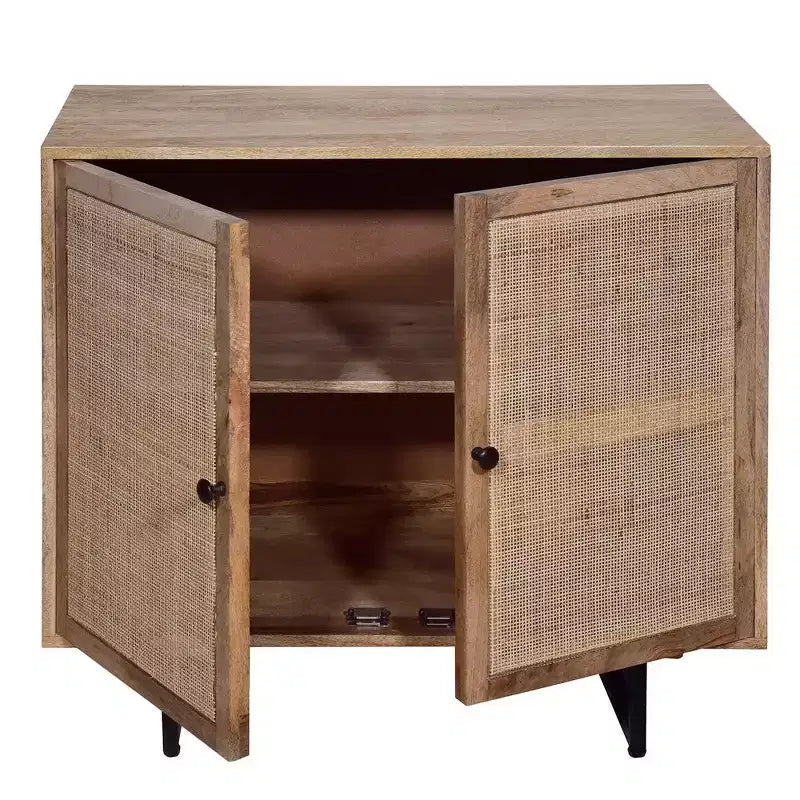 Mobiletto accentato Royal Hampton da 35 pollici, fatto a mano, con 2 ante in rattan a rete, gambe in ferro nero, struttura in legno di mango