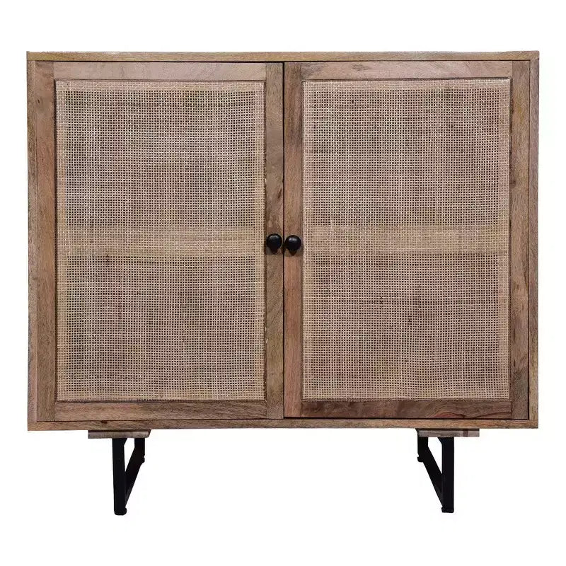 Mobiletto accentato Royal Hampton da 35 pollici, fatto a mano, con 2 ante in rattan a rete, gambe in ferro nero, struttura in legno di mango