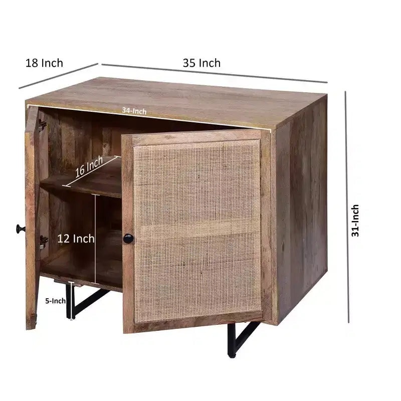 Mobiletto accentato Royal Hampton da 35 pollici, fatto a mano, con 2 ante in rattan a rete, gambe in ferro nero, struttura in legno di mango