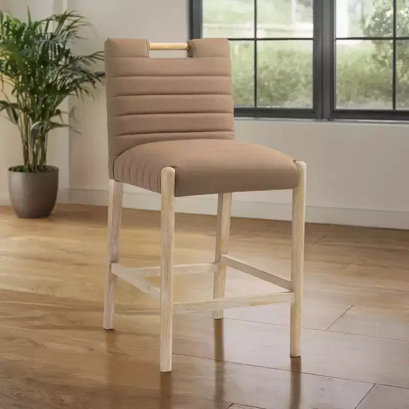 Meridian Furniture, Sgabello da bancone Aimee in pelle vegana marrone