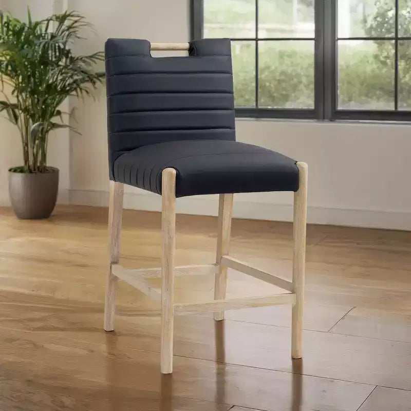 Meridian Furniture, Sgabello da bancone Aimee in similpelle vegana nera