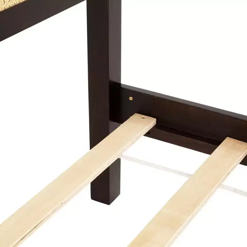 Letto matrimoniale MAYEERTY con testiera in rattan, due cassetti portaoggetti, letto in legno di gomma marrone