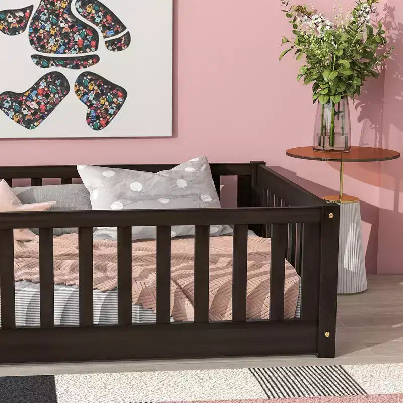 Whisen Letto Matrimoniale & Letto a Pavimento in Legno di Gomma con Recinzione Senza Porta, Letto a Pavimento Multifunzionale per il Sonno e il Gioco dei Bambini
