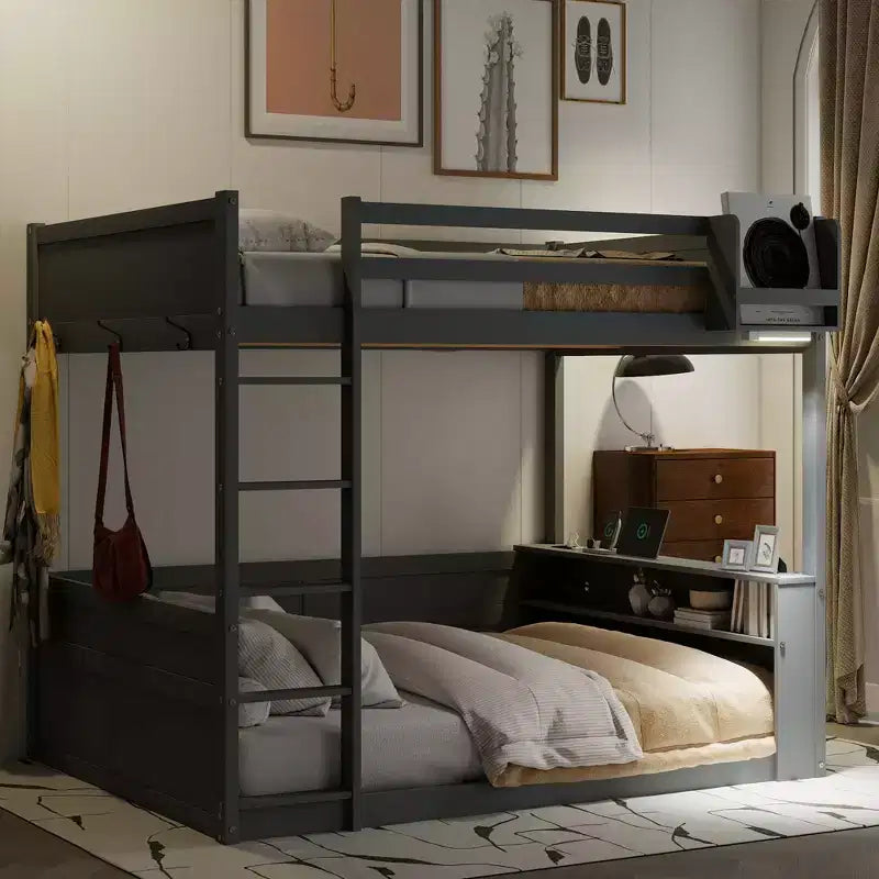 Letto a castello in legno Whisen Queen Size con ripiani portaoggetti, cassettiera, luce LED e stazione di ricarica USB