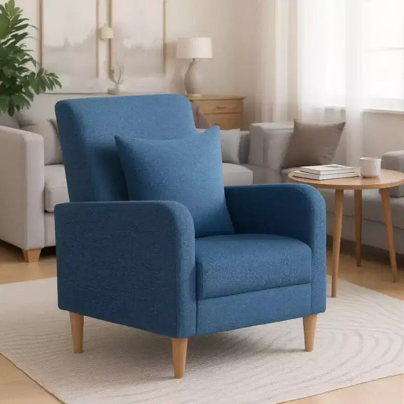 Poltrona in simil-montone con cuscino, moderna e comoda con schienale ergonomico e braccioli imbottiti