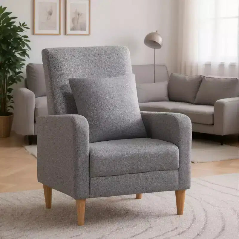 Poltrona in simil-montone con cuscino, moderna e comoda con schienale ergonomico e braccioli imbottiti