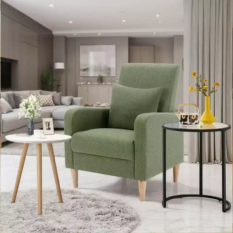 Poltrona in simil-montone con cuscino, moderna e comoda con schienale ergonomico e braccioli imbottiti