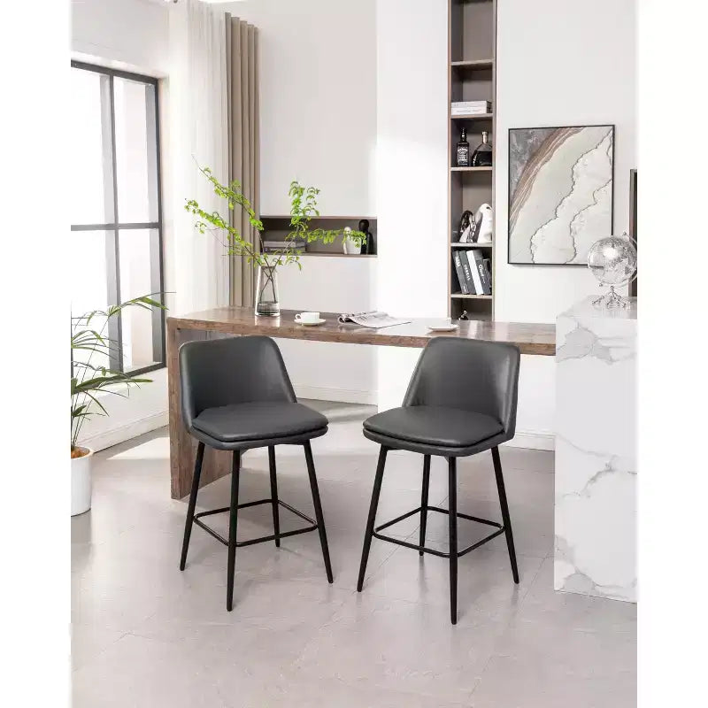 MAYEERTY Set di 2 sgabelli da bar girevoli ad altezza bancone, rotazione a 360°, imbottiti, altezza seduta 65 cm, similpelle grigia per isola cucina o pub