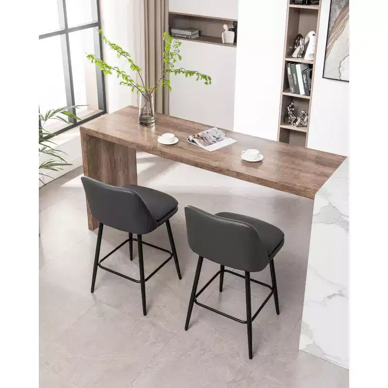 MAYEERTY Set di 2 sgabelli da bar girevoli ad altezza bancone, rotazione a 360°, imbottiti, altezza seduta 65 cm, similpelle grigia per isola cucina o pub