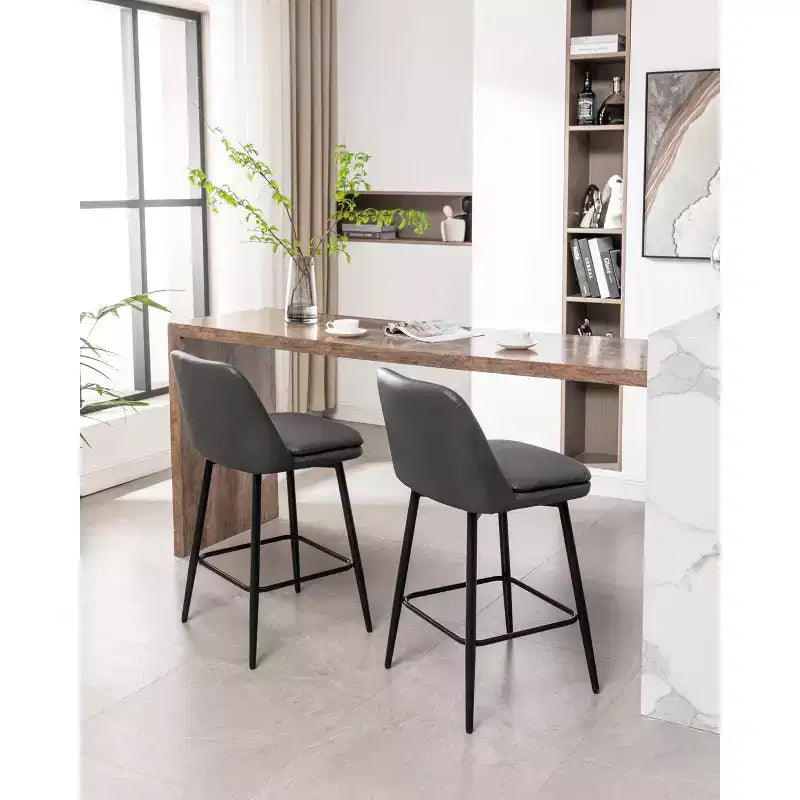 MAYEERTY Set di 2 sgabelli da bar girevoli ad altezza bancone, rotazione a 360°, imbottiti, altezza seduta 65 cm, similpelle grigia per isola cucina o pub