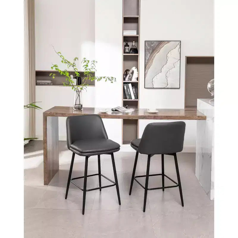 MAYEERTY Set di 2 sgabelli da bar girevoli ad altezza bancone, rotazione a 360°, imbottiti, altezza seduta 65 cm, similpelle grigia per isola cucina o pub