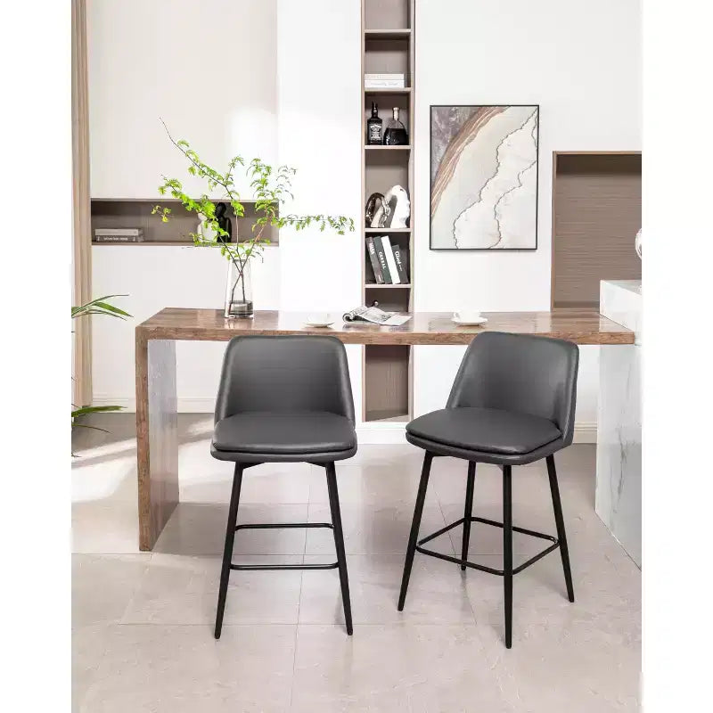MAYEERTY Set di 2 sgabelli da bar girevoli ad altezza bancone, rotazione a 360°, imbottiti, altezza seduta 65 cm, similpelle grigia per isola cucina o pub