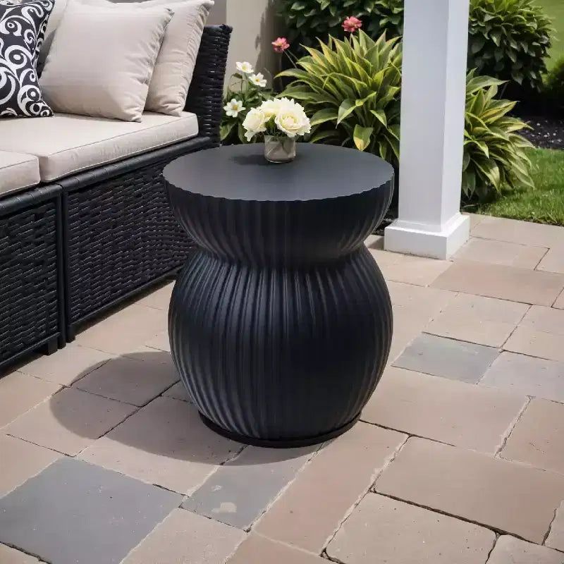 LeisureMod Mander Tavolino d'Appoggio Moderno Scanalato - Tavolino Laterale a Clessidra in Fiberstone