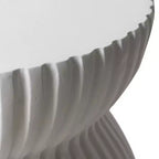 LeisureMod Mander Tavolino d'Appoggio Moderno Scanalato - Tavolino Laterale a Clessidra in Fiberstone