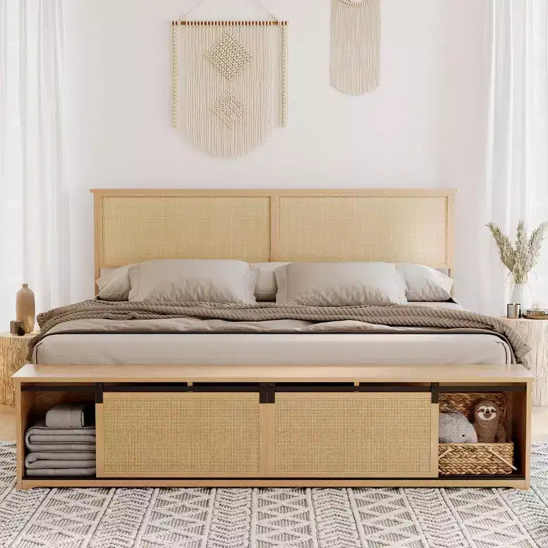 Struttura letto king size in rattan naturale con armadietti scorrevoli a persiana e testiera illuminata a LED, letto a piattaforma in legno boho, non è necessaria la rete a doghe