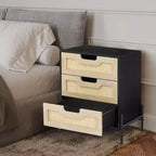 Table de chevet en rotin avec 3 tiroirs, table d'appoint compacte de 48 cm pour petits espaces - Bois composite et cadre en acier