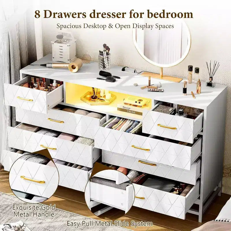 Cassettiera Acekool a 8 cassetti bianca con presa di corrente e porte USB, comò grande da camera da letto con cassetti profondi e moderne maniglie dorate