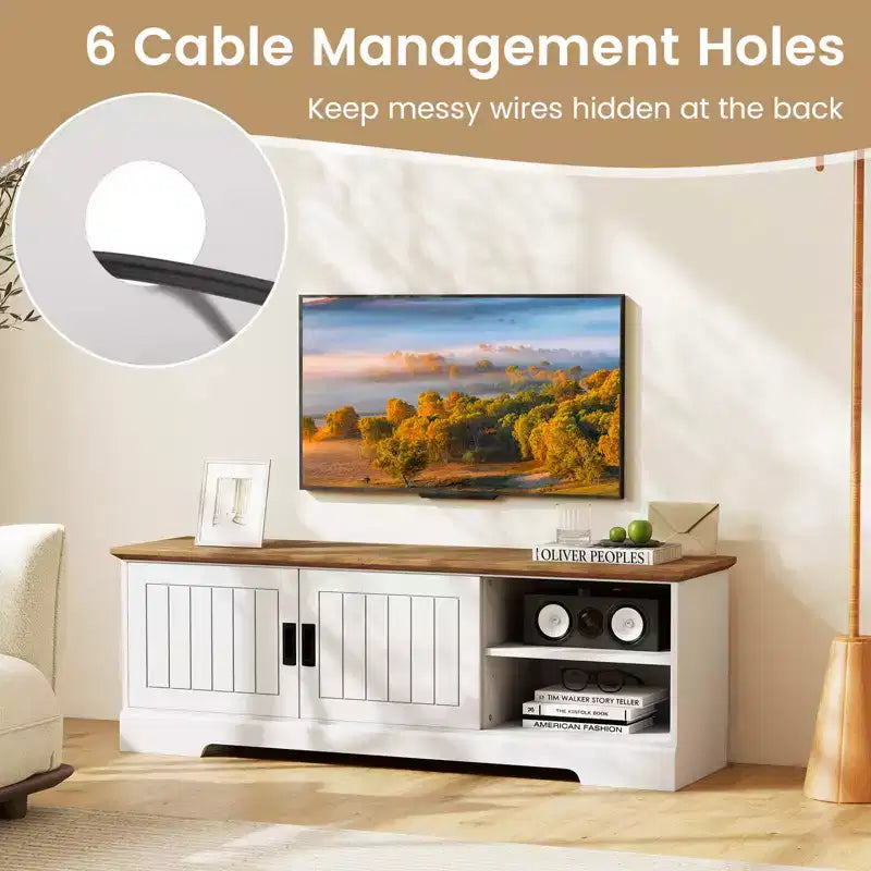 Meuble TV Costway de style rustique pour téléviseurs jusqu'à 65 pouces avec portes coulissantes et rangements.