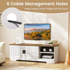 Meuble TV Costway de style rustique pour téléviseurs jusqu'à 65 pouces avec portes coulissantes et rangements.