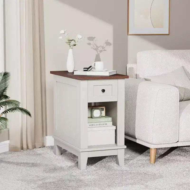 Table d'appoint de style rustique Acekool avec station de recharge et tiroir de rangement, table d'appoint blanche et marron pour salon et chambre à coucher