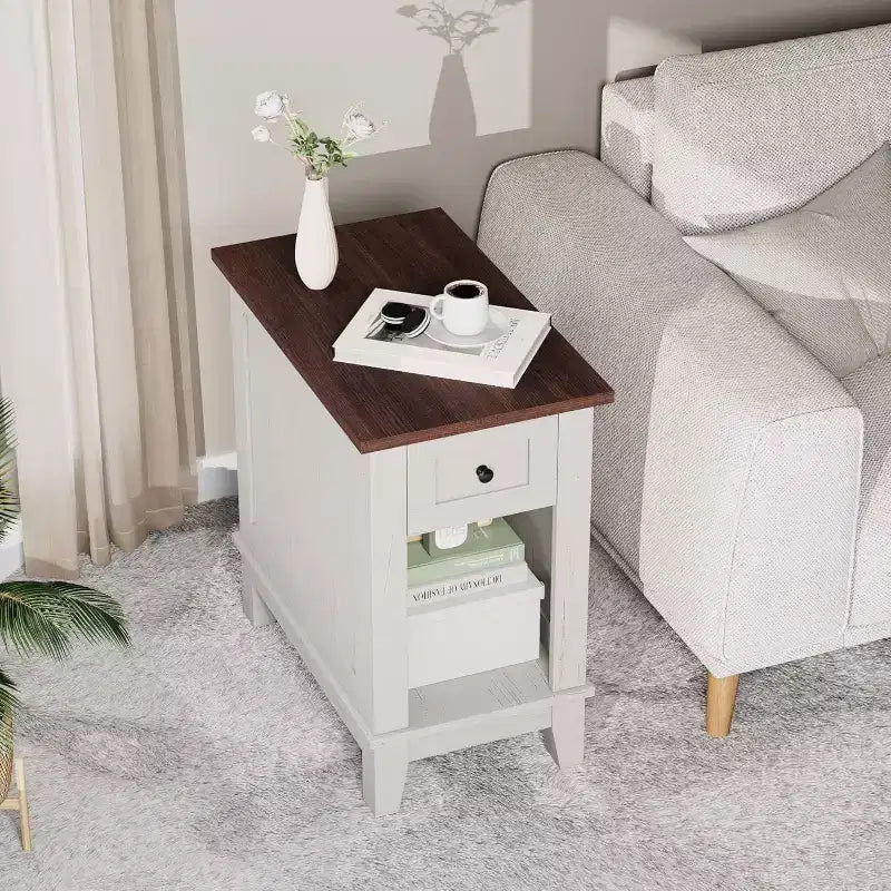 Table d'appoint de style rustique Acekool avec station de recharge et tiroir de rangement, table d'appoint blanche et marron pour salon et chambre à coucher