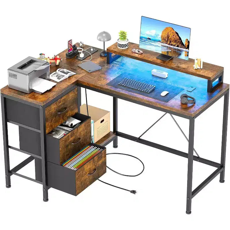 Scrivania da gioco Acekool a L con luci a LED, prese di corrente, cassetti e ripiani, scrivania ad angolo per ufficio domestico, nera
