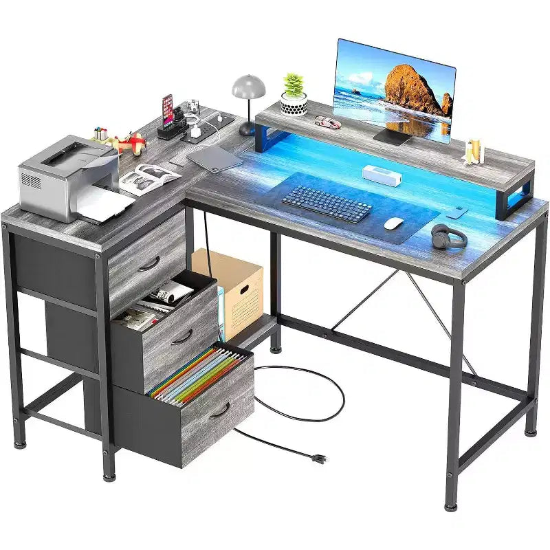 Scrivania da gioco Acekool a L con luci a LED, prese di corrente, cassetti e ripiani, scrivania ad angolo per ufficio domestico, nera