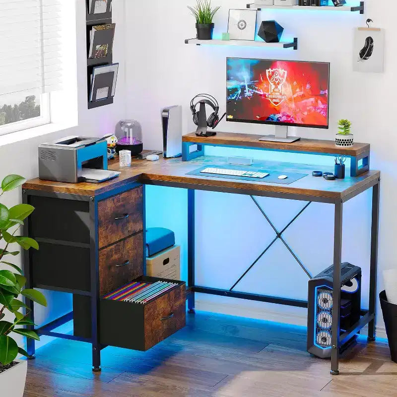 Scrivania da gioco Acekool a L con luci a LED, prese di corrente, cassetti e ripiani, scrivania ad angolo per ufficio domestico, nera