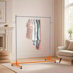 Acekool Z-Shape Appendiabiti su Ruote, Base Arancione o Nera, Pali Argento, 2 Coperture Antipolvere, per Esposizione al Dettaglio o Contenitore per Armadio