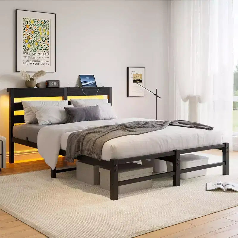 MAYEERTY Letto Matrimoniale Queen Size con Testiera in Legno e Metallo Nero, Luci RGB, Caricatore, Mensola portaoggetti, Silenzioso, Non Richiede Rete a Molle