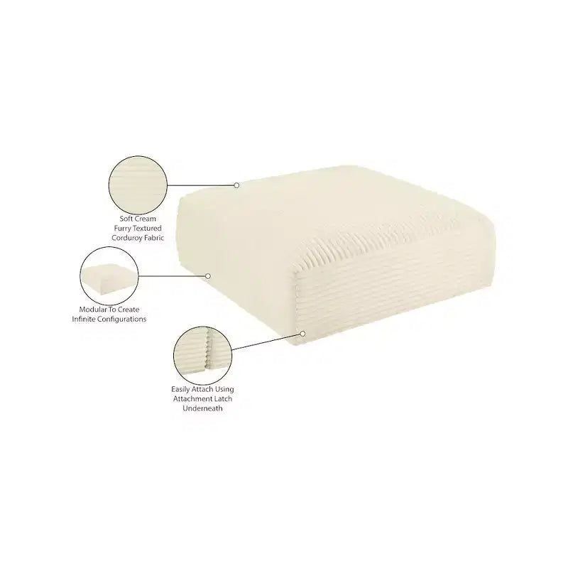 Meridian Furniture, Pouf in tessuto performante a coste shaggy