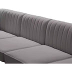 Meridian Furniture, divano componibile Alina in velluto