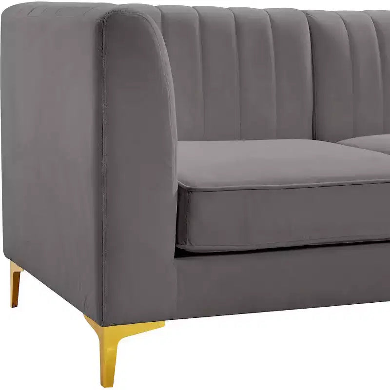 Meridian Furniture, divano componibile Alina in velluto