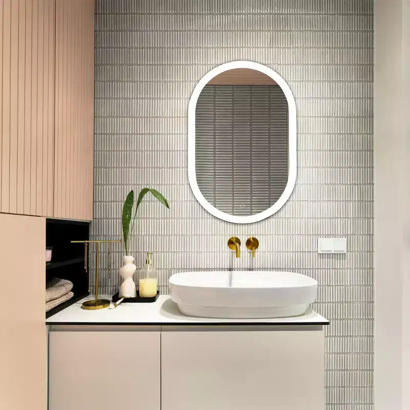 Specchio ovale a LED in alluminio Wes 24 - LMR1009 - Argento/Bianco - Safavieh