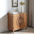 Mobiletto contenitore Okak Accent con intaglio floreale a mano e 2 ante in legno, mobiletto d'ingresso per soggiorno, cucina, marrone