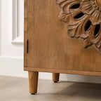 Mobiletto contenitore Okak Accent con intaglio floreale a mano e 2 ante in legno, mobiletto d'ingresso per soggiorno, cucina, marrone