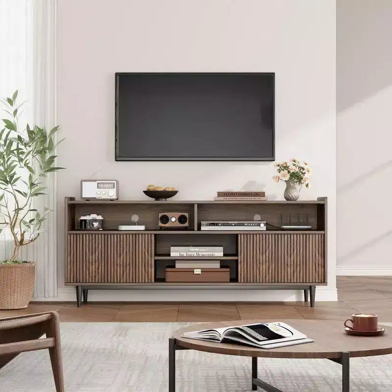 Mobile TV scanalato per 75 pollici, mobile da intrattenimento boho con ante scorrevoli, mobile in legno per TV con ripiani regolabili