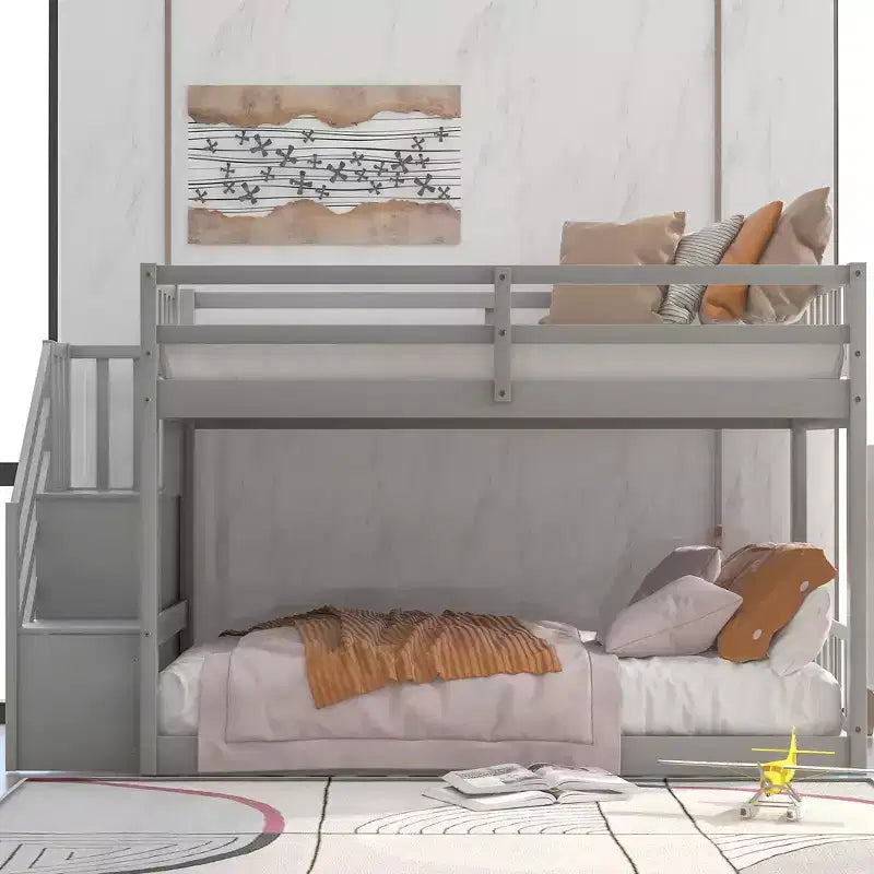 Letto a Castello Gemello su Gemello con Scala e Contenitori per Ragazzi, Letti a Castello Bassi in Legno Massello con Doghe di Supporto in Legno