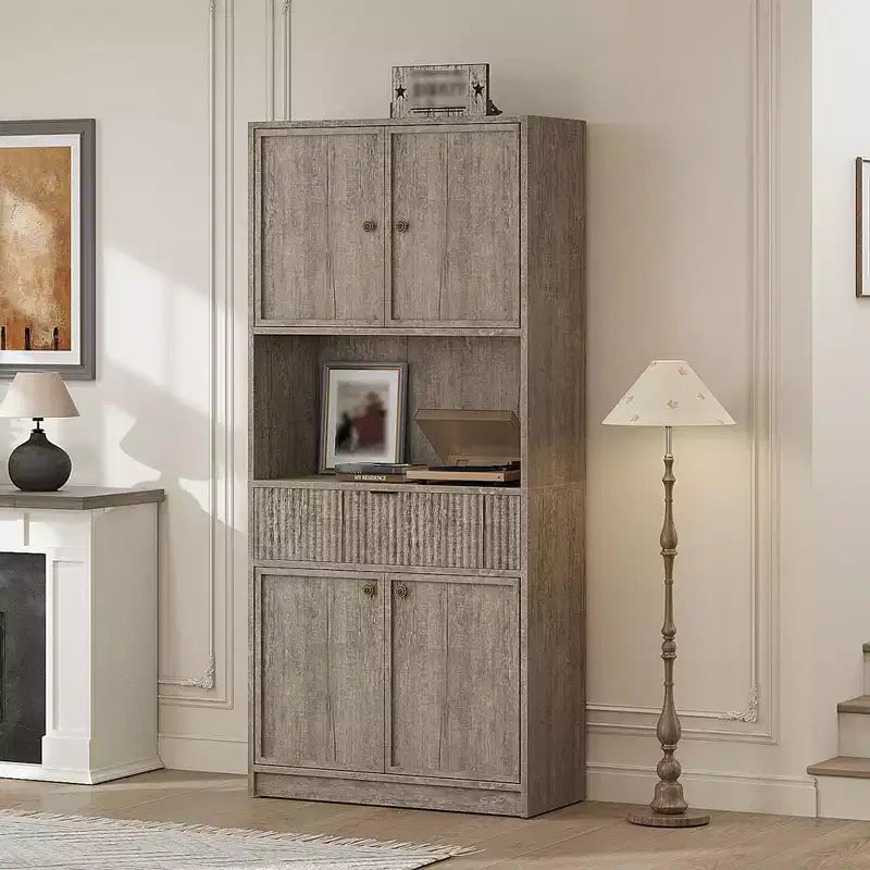 Credenza alta da cucina 70", credenza in legno scanalato con ripiani regolabili, mobiletto indipendente per il bagno