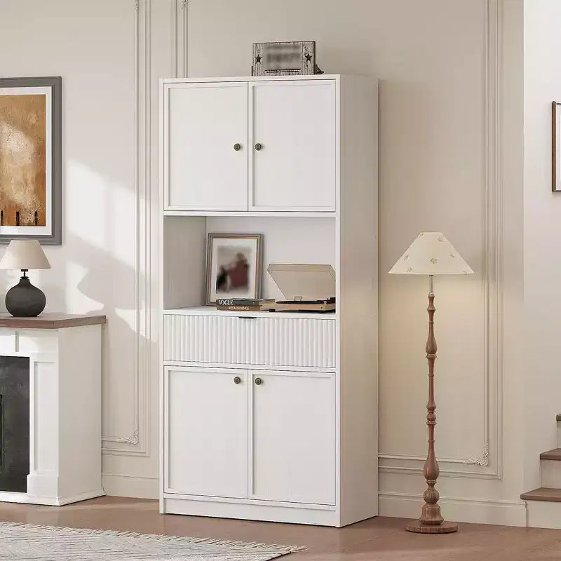 Credenza alta da cucina 70", credenza in legno scanalato con ripiani regolabili, mobiletto indipendente per il bagno