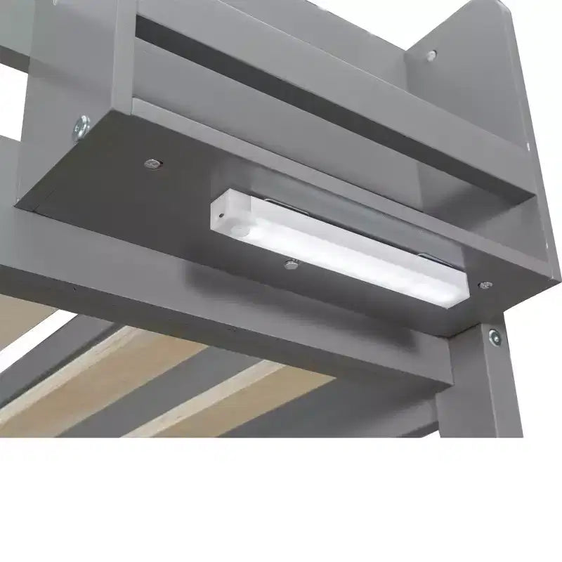Letto a castello basso Queen su Queen con ripiani, letto a castello in legno con stazione di ricarica USB e luce a LED