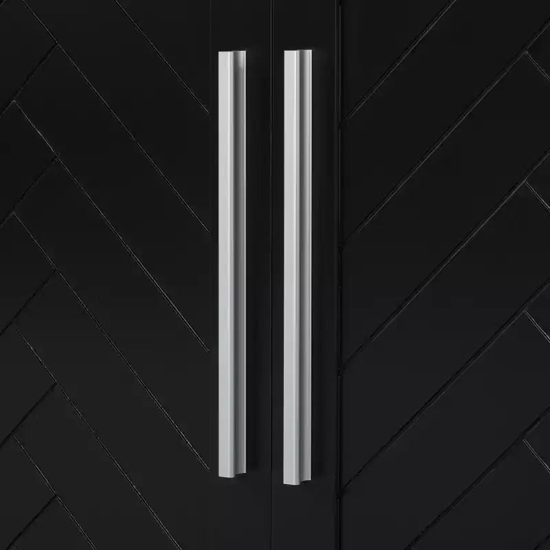 Credenza moderna con ripiani regolabili e maniglie argentate per cucina, sala da pranzo o soggiorno, Nera