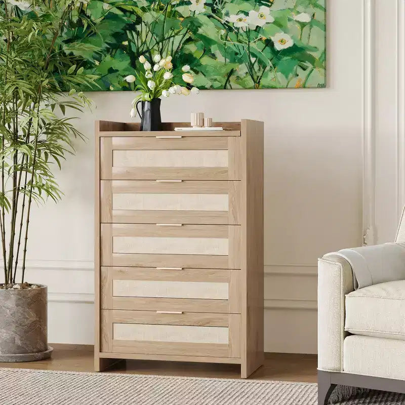 Cassettiera a 5 cassetti per camera da letto, Comodino in rattan e legno con maniglie dorate, Cassettiera da armadio alta 45 pollici, Organizer cassettiera per corridoio