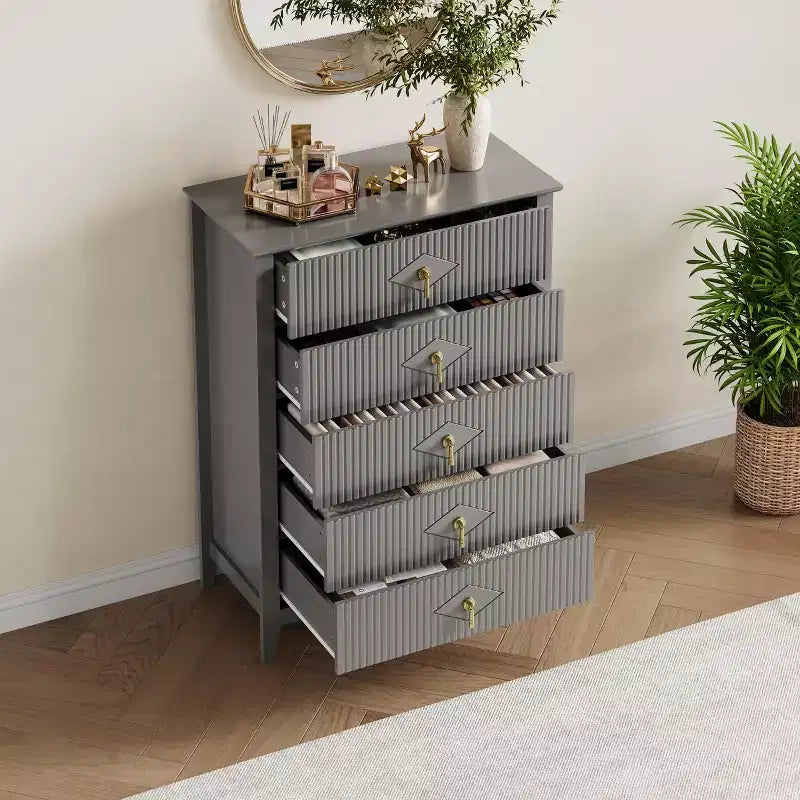 Cassettiera a 5 cassetti per camera da letto, comò in legno da 32" di larghezza con maniglie in metallo, organizer per vestiti scanalato, comodino stretto