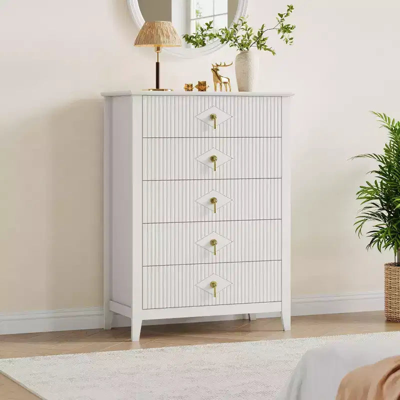 Cassettiera a 5 cassetti per camera da letto, comò in legno da 32" di larghezza con maniglie in metallo, organizer per vestiti scanalato, comodino stretto