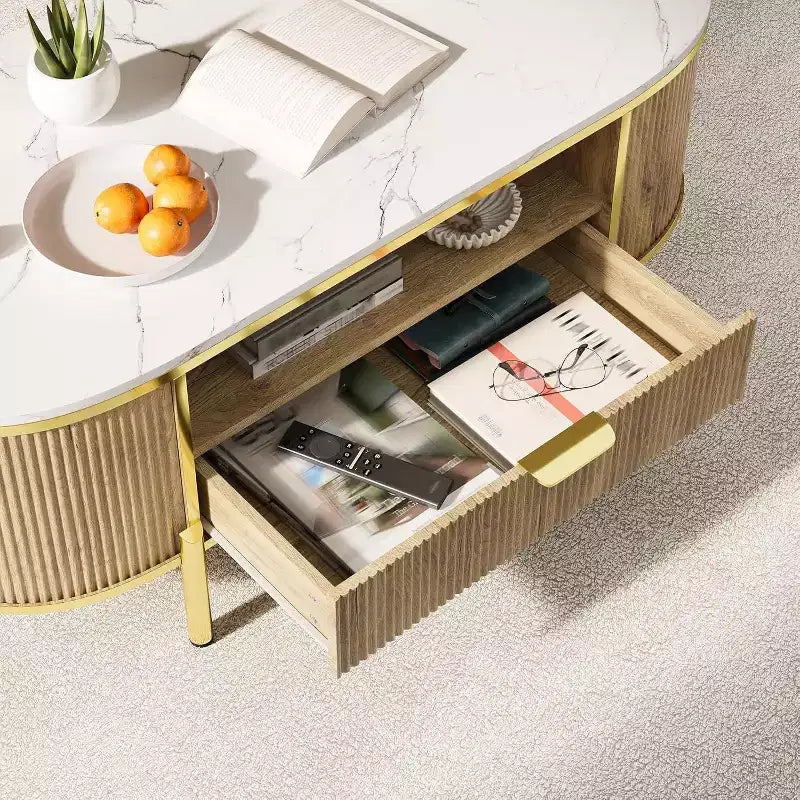 Acekool Tavolino da caffè ovale da 48 pollici con ripiano in finto marmo, gambe in metallo dorato, design in legno scanalato e cassetto portaoggetti, tavolo moderno per soggiorno blu navy