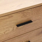 Mobile credenza LuxenHome in MDF con finitura rovere, 3 cassetti, ante scorrevoli e angoli arrotondati
