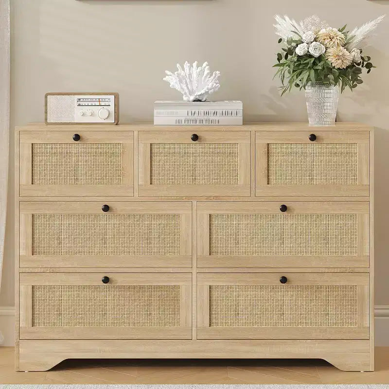 Comodino in Rattan a 7 Cassetti per Camera da Letto, Cassettiere Moderne da Fattoria, Organizzatore per Armadio, Salotto, Ingresso in Legno