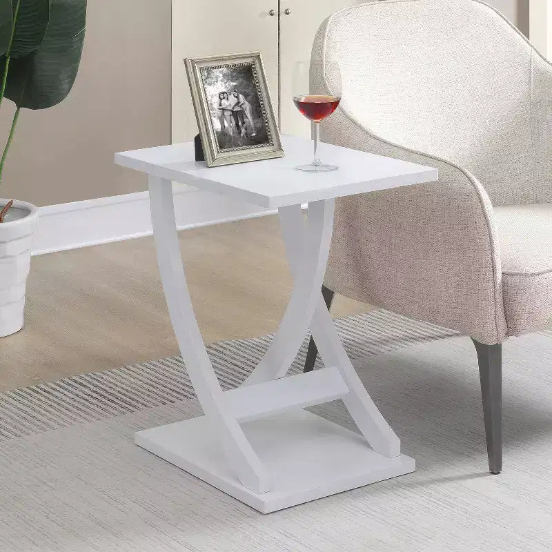 HomeStock Belmont Tavolino laterale a croce con finitura effetto legno, Tavolino contemporaneo con vano a giorno per l'arredamento del soggiorno